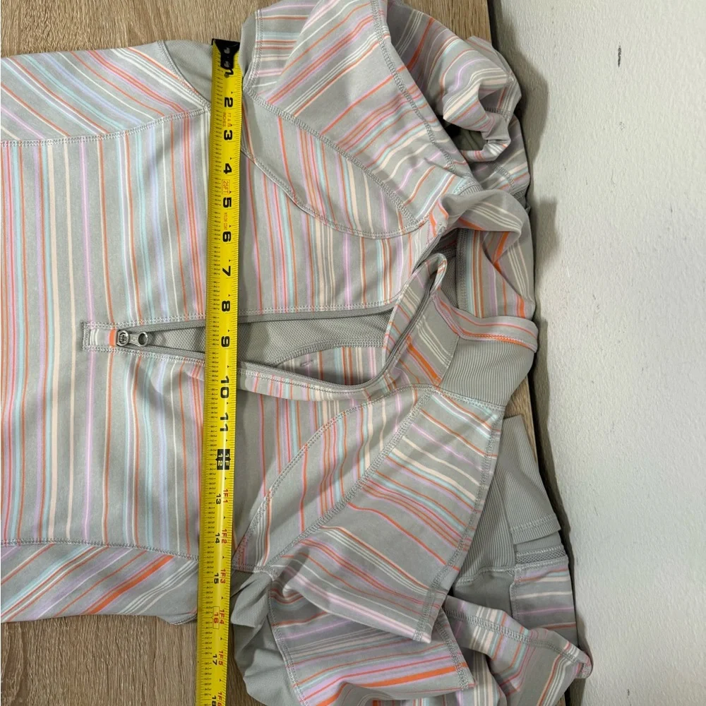 Lululemon Race With Grace 1/2 Zip II Sanctity Stripe top Women’s Sz‎ 6
